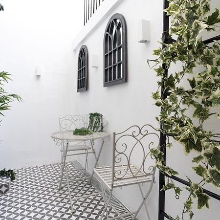 Central Apartment - With Patio And Sofa Bed! Cheltenham Exterior foto